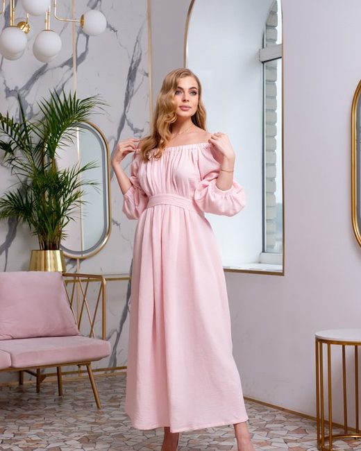 An outfit in the Feminine style